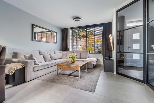 van Vollenhovenstraat 10-15.jpg